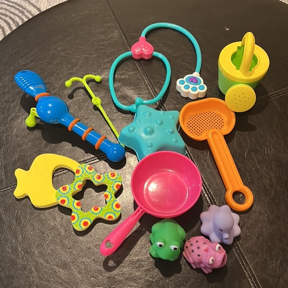 Bundle: Alex Fishing In The Tub Toy, Summer Sand Fun Toys and More - Picture 2 of 12